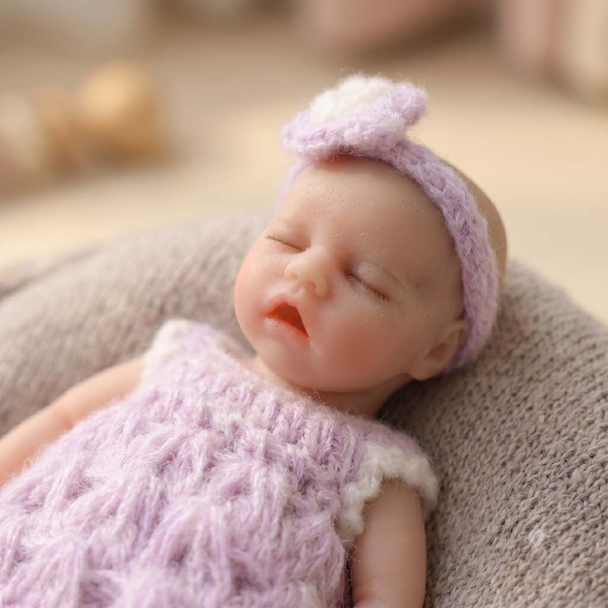6-inch palm solid silicone reborn baby simulation doll, real-feel stretchable children's toy gift and collectibles
