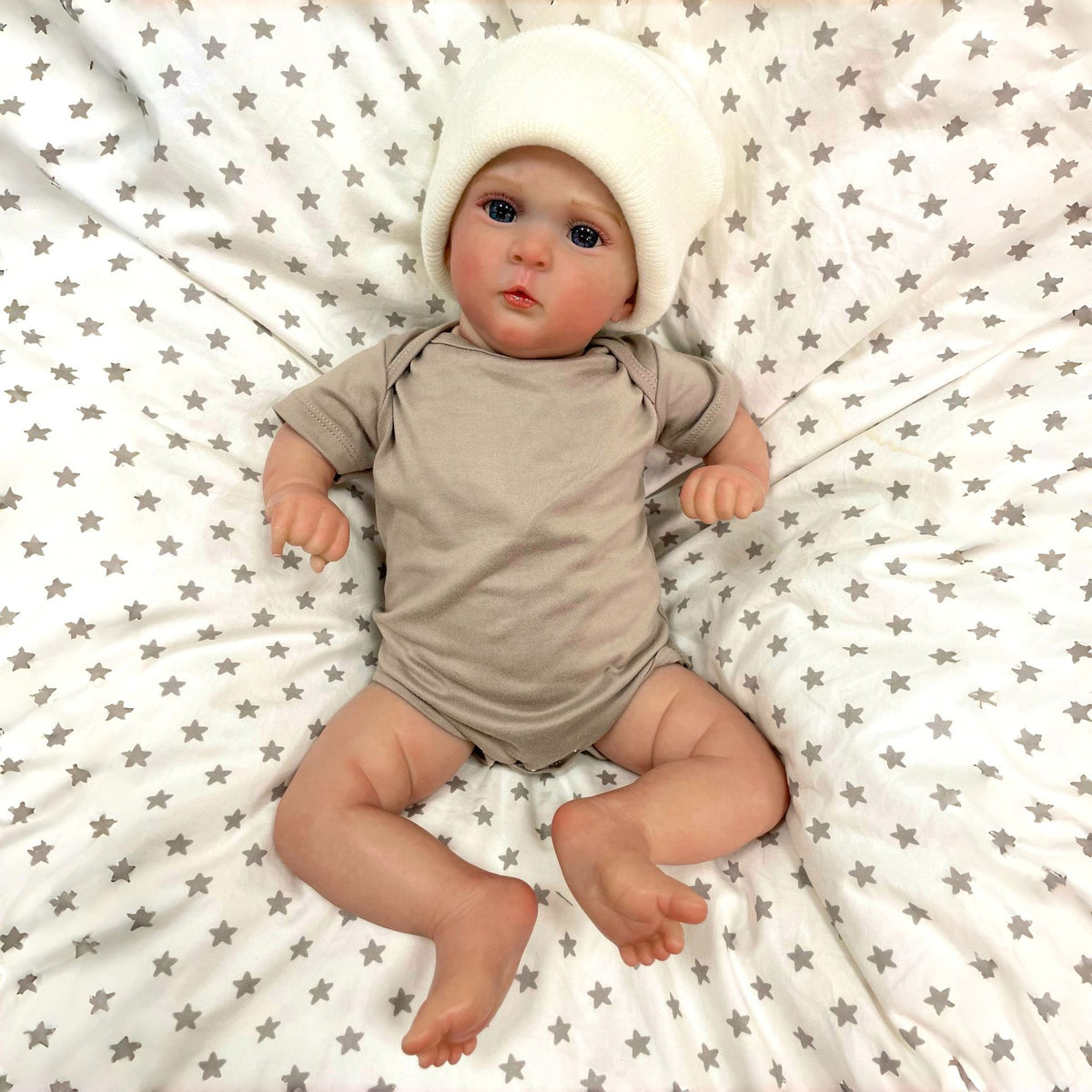 19 Inch Realistic Reborn Newborn Dolls with Cloth Body Detailed 3D Skin Handmade Collectible Doll Toy for Girls & Doll Lovers
