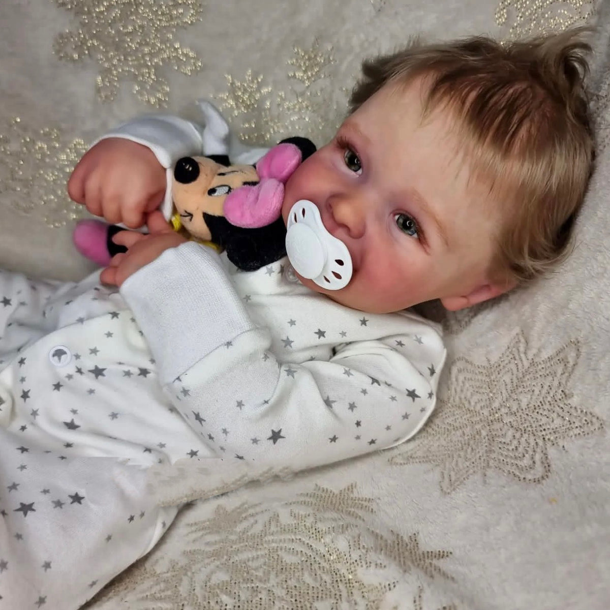 22 inch Lifelike Handcrafted Reborn Baby Doll with Cloth Body 3D Real Skin Kids Play Toy Gift for Girls