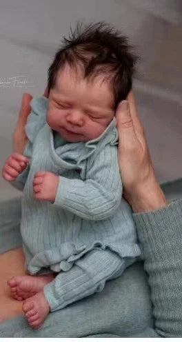18-Inch/45cm Pascale Newborn Baby Reborn Doll Lifelike Soft Touch Cuddly Baby Multiple Layers Painting 3D Skin with Visible Veins - Reborn Doll Australia